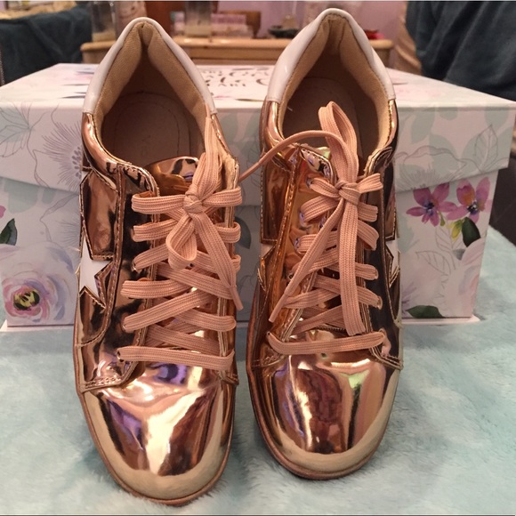 Via Pinky Rose Gold Metallic sneakers size 5.5 - Picture 3 of 5
